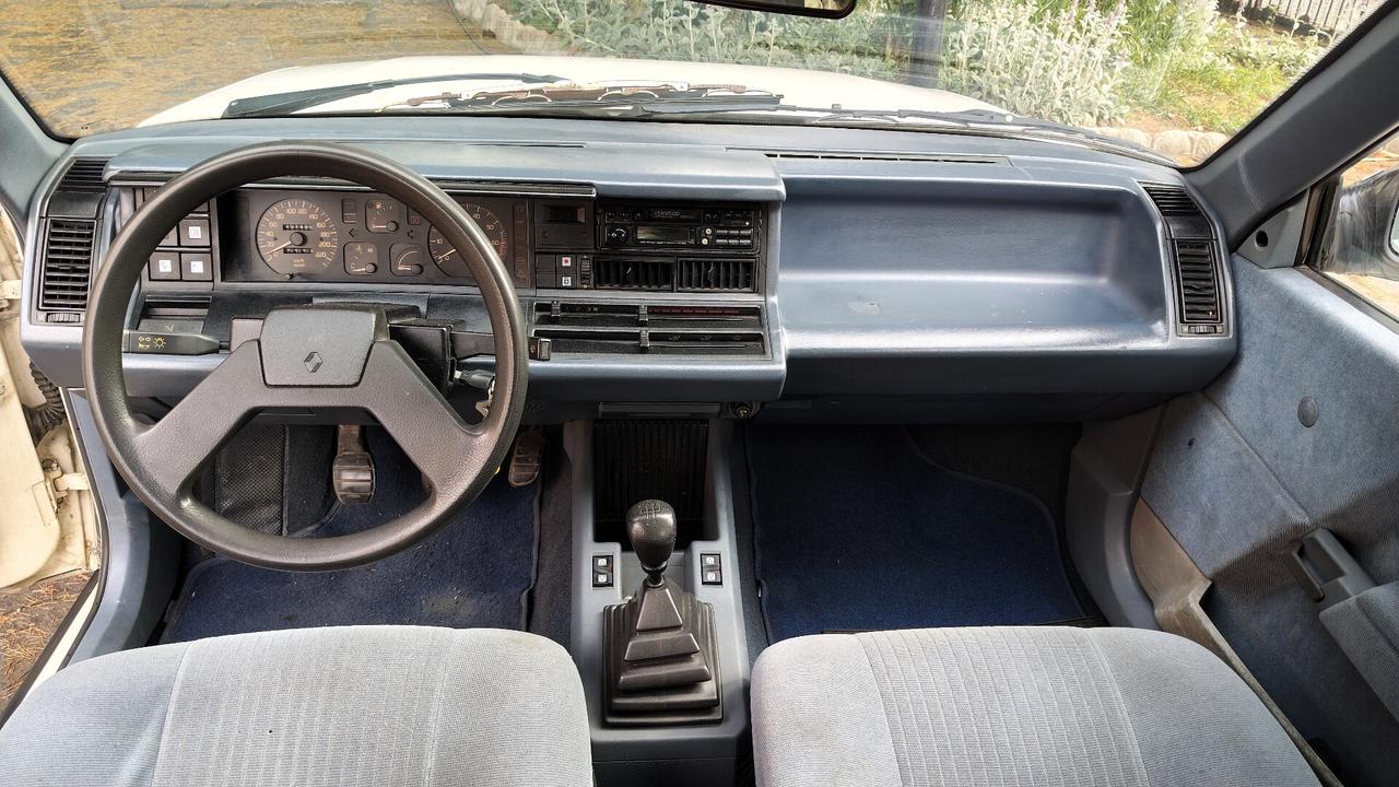 Renault R 21 Nevada 1.7 GTS + gancio traino
