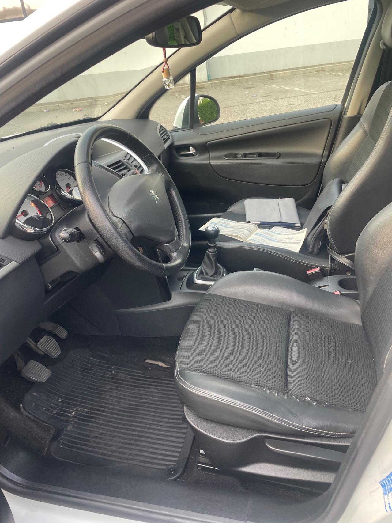 Peugeot 207 1.6 HDi SW Outdoor 2011 tetto perfetta