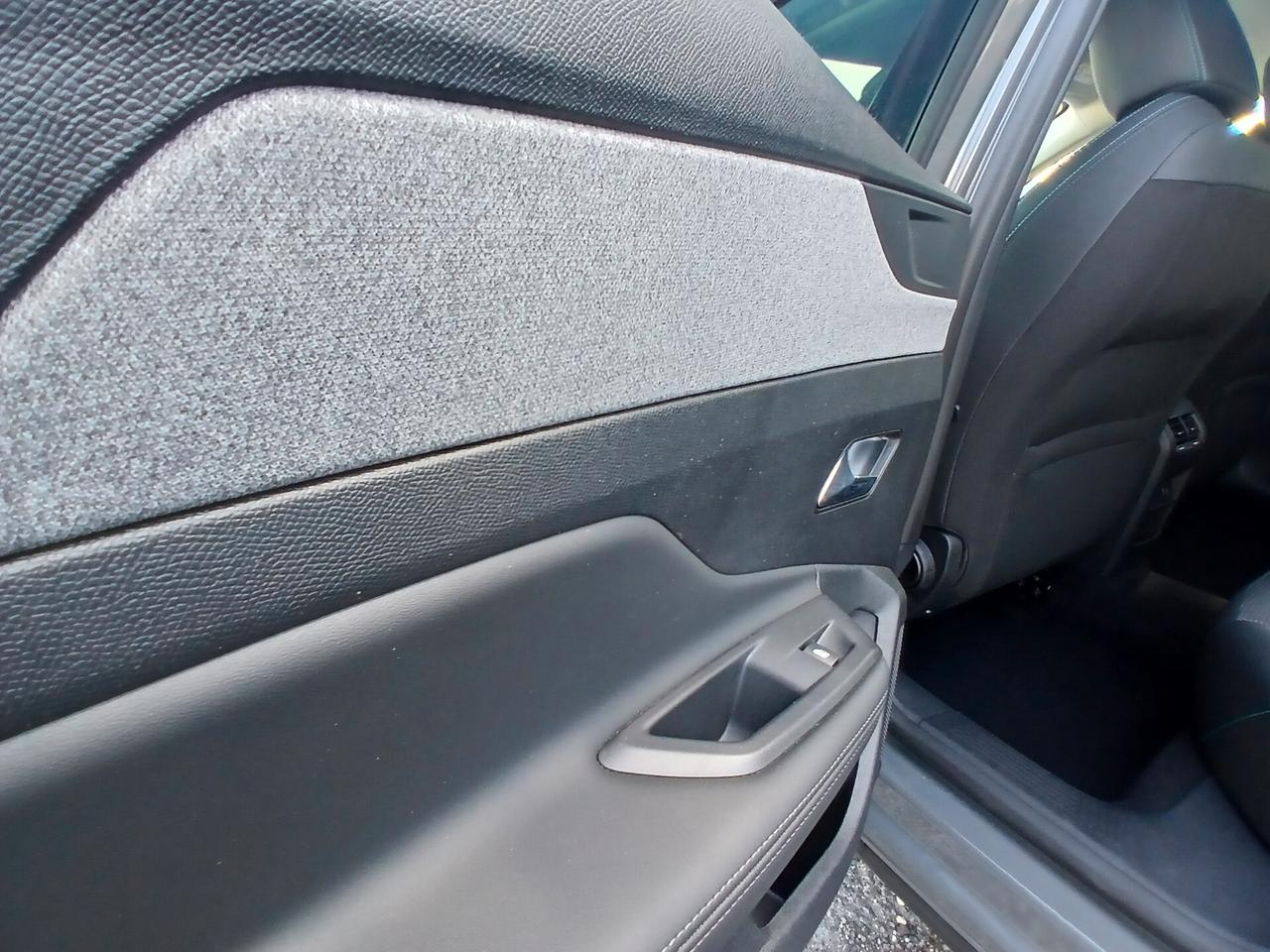 Peugeot 408 Hybrid 136 e-DCS6 Allure