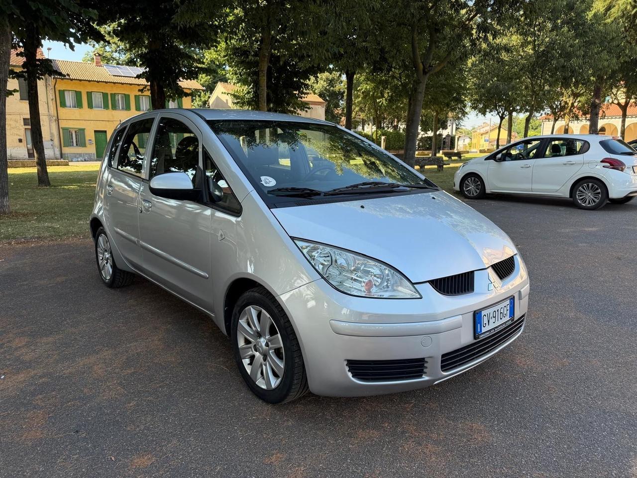 Mitsubishi Colt 1.5BENZINA 110cv automatica