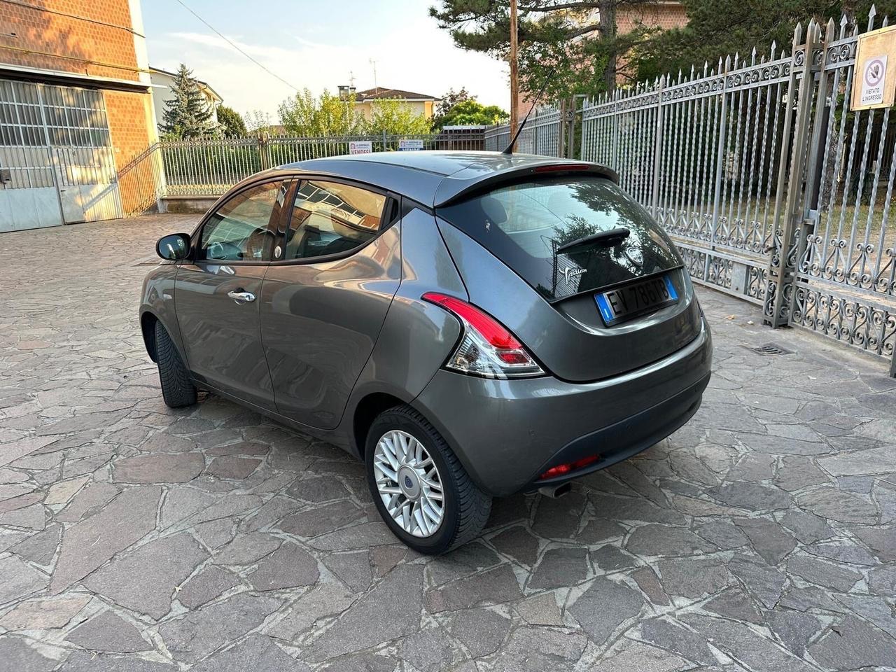 Lancia Ypsilon 1.2 69 CV 5 porte GPL Ecochic Gold NEOPATENTATI