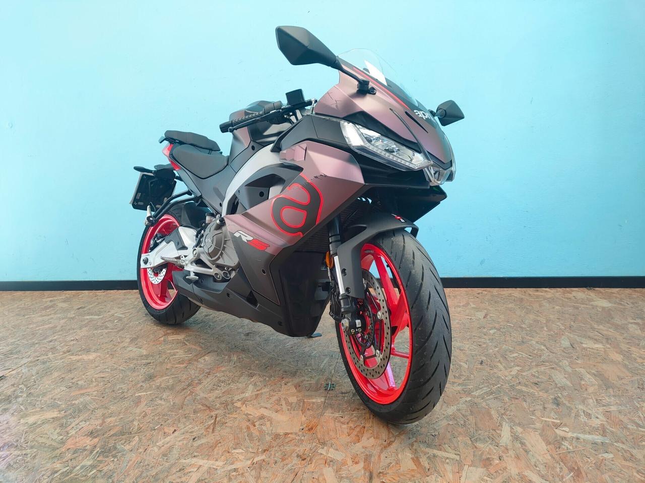 Aprilia RS 457 soli 2409 km.