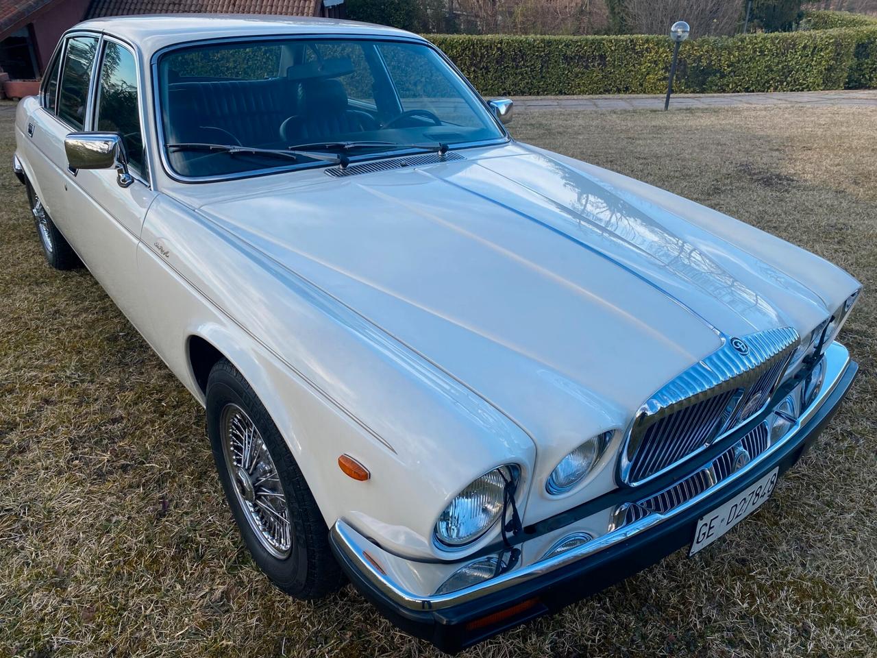 Daimler Double Six 5.3