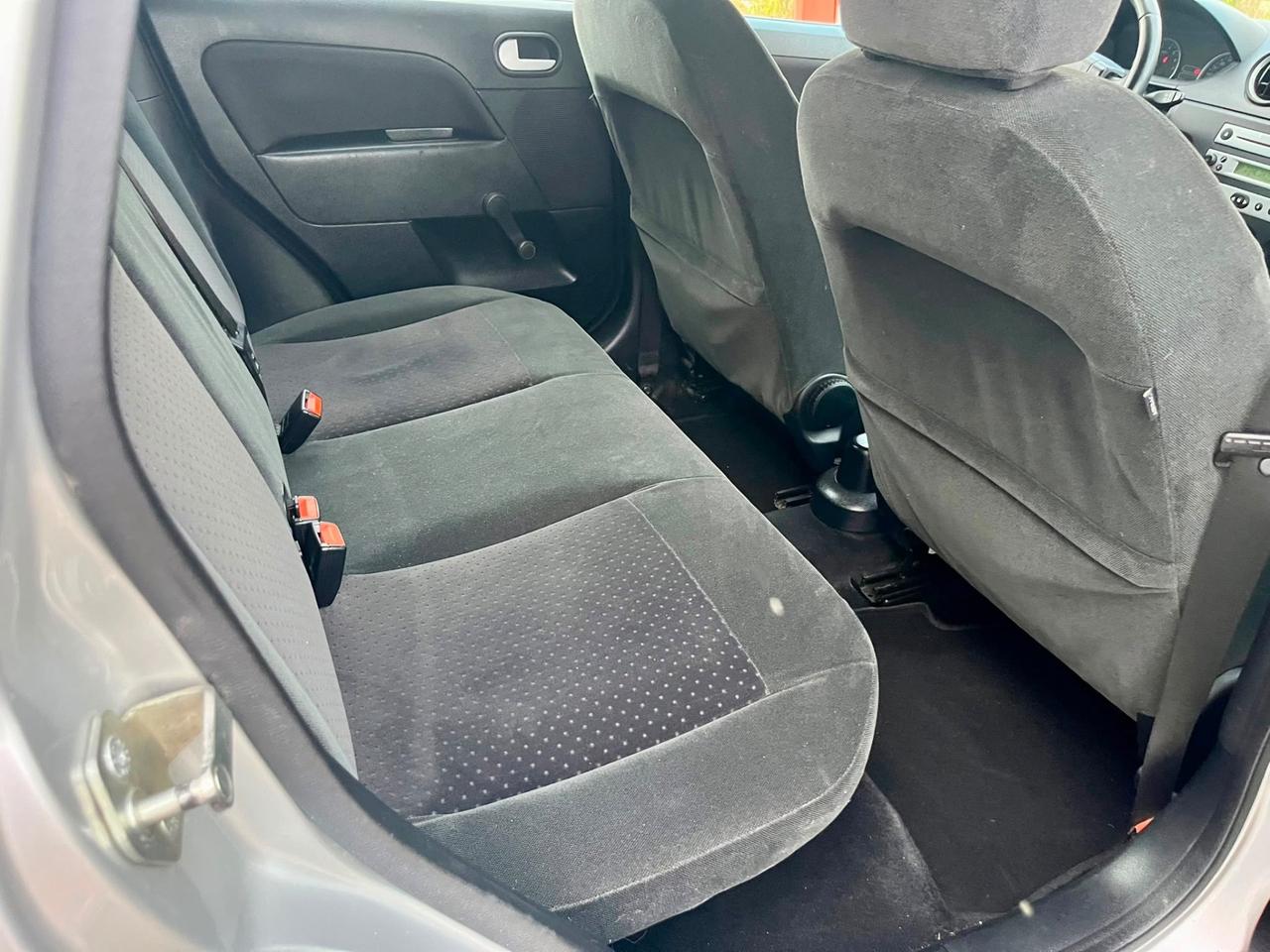 Ford Fiesta 1.2benz 2004 104.000km per neopatentati