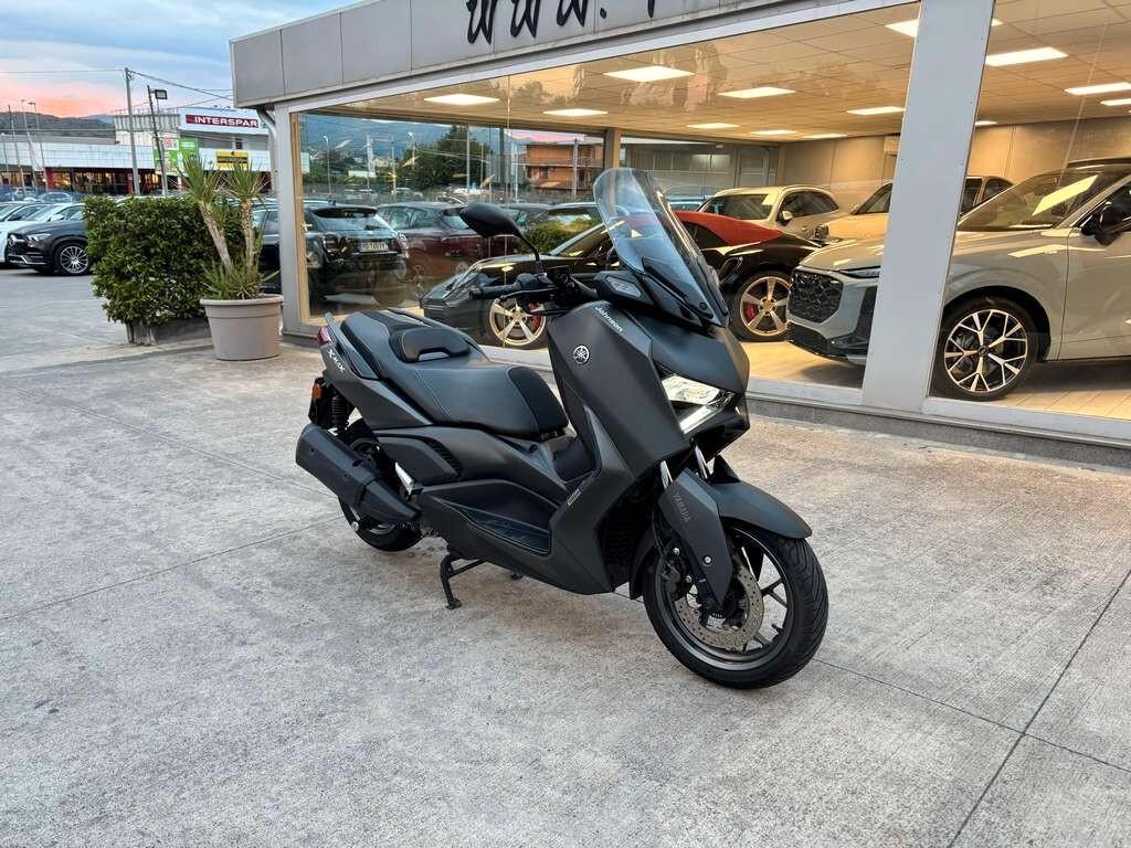 Yamaha X-Max 300 2023 /KM 24.000 Tuo a solo 45 Euro al mese