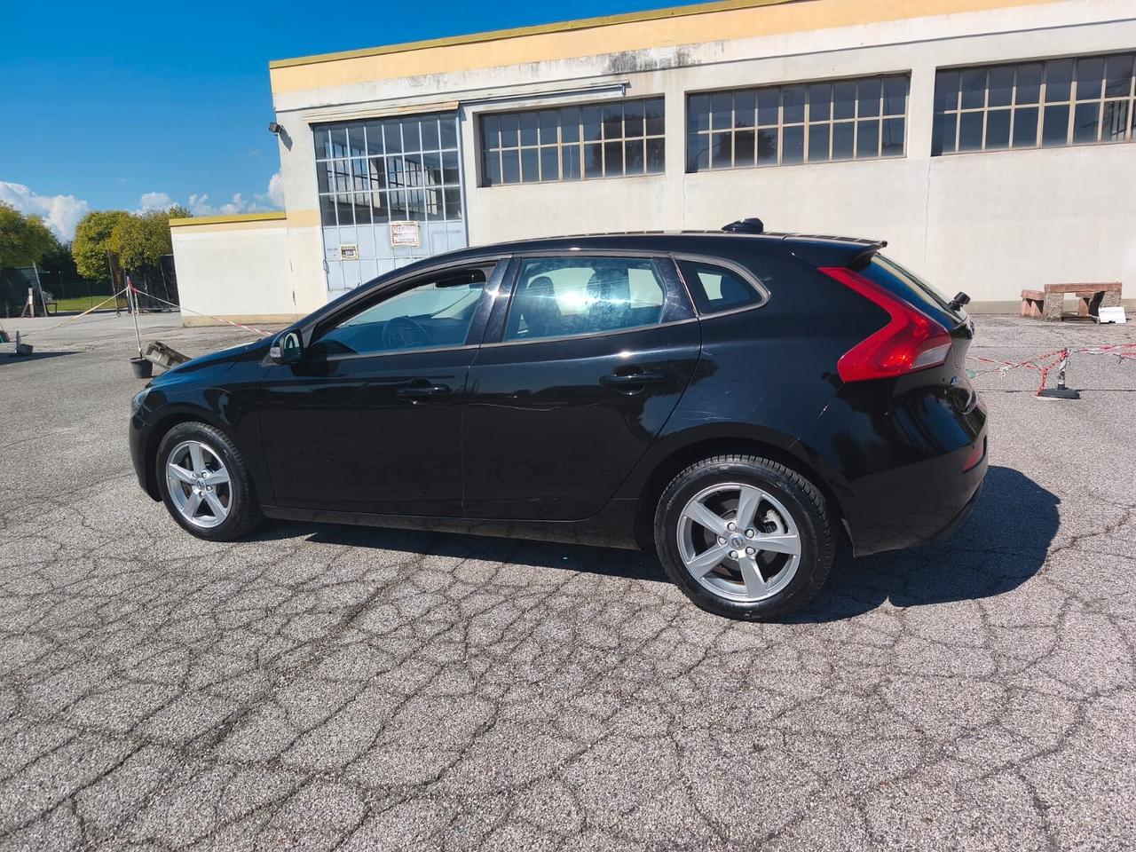 Volvo V40 D2 Geartronic R-design Mom-Accetto Permute