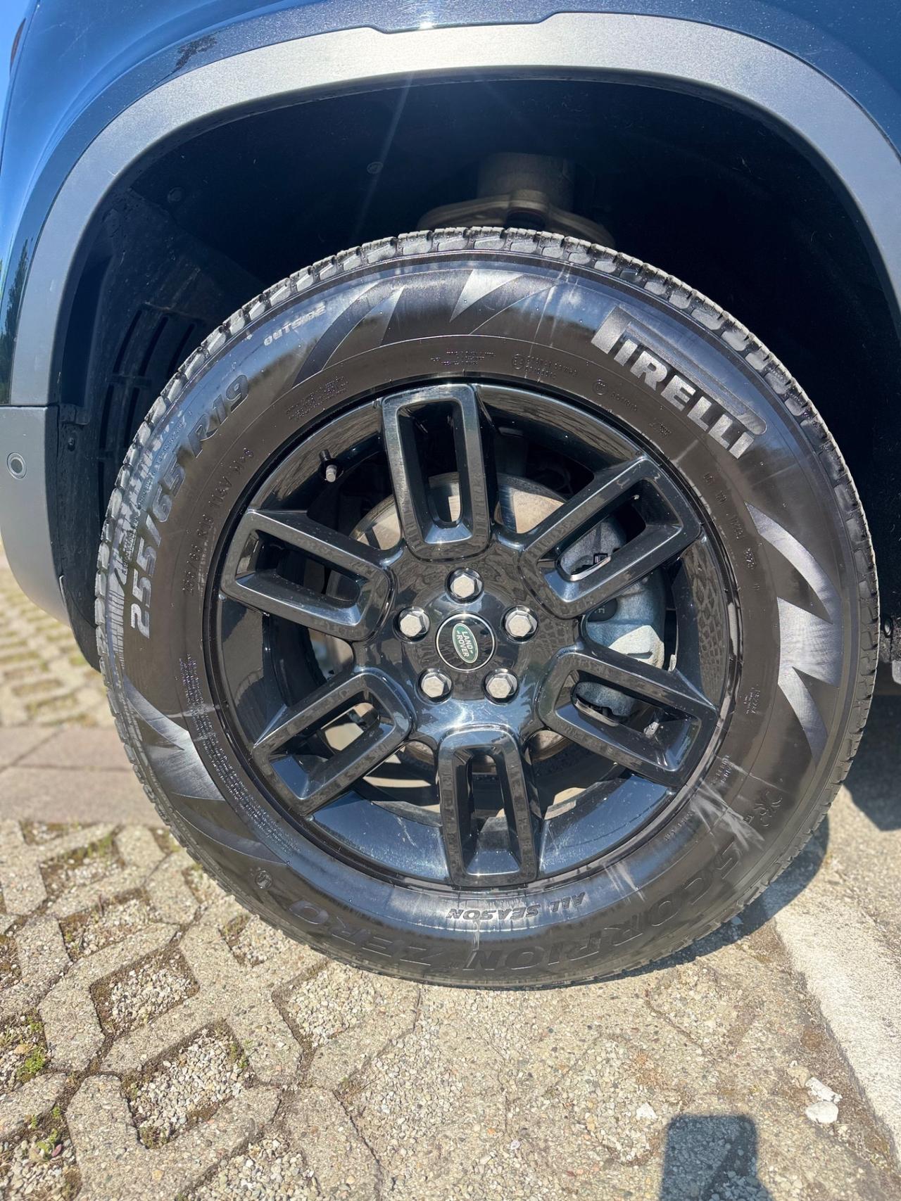 LAND ROVER DEFENDER AUTOCARRO PREZZO + IVA