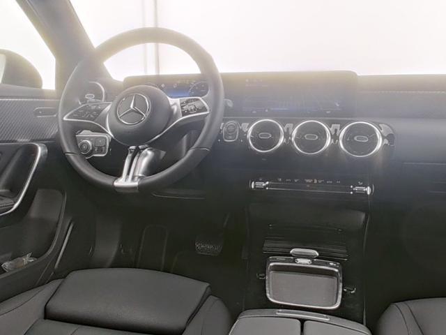 MERCEDES-BENZ A 180 Automatic Progressive Advanced