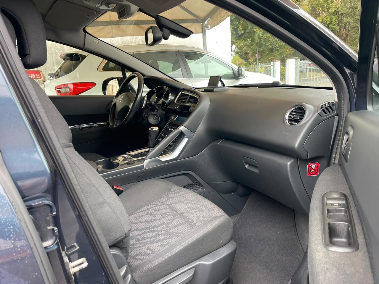 Peugeot 3008 1.6 e-HDi 112CV cambio robotizzato S.&S. Business