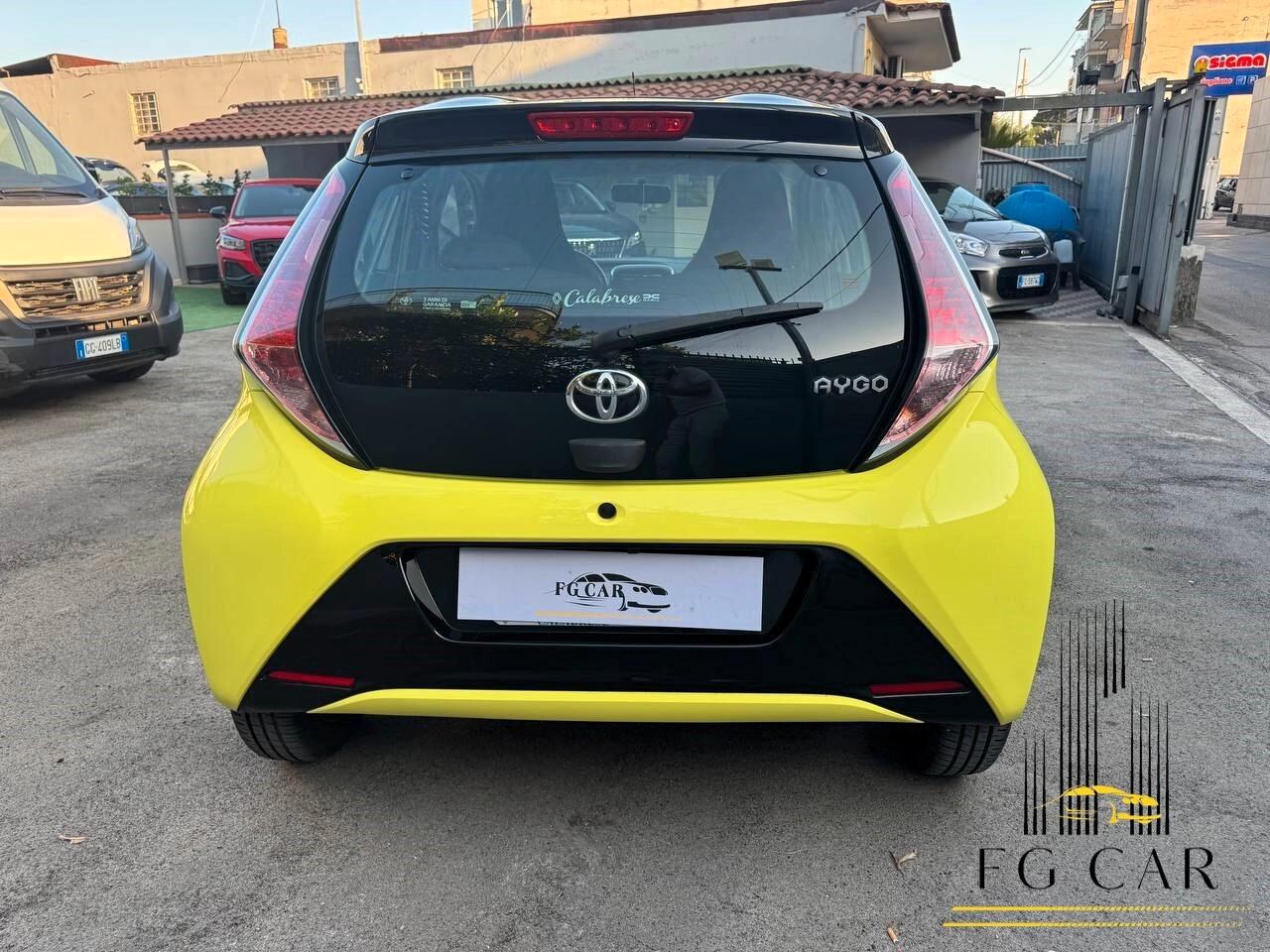 Toyota Aygo 1.0 VVT-i 69 CV 5 porte x-BLACK GPL 10/2016