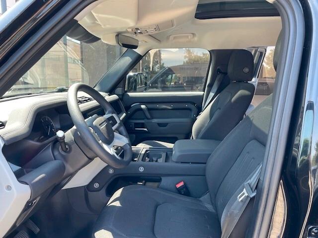 Land Rover Defender 110 3.0D I6 200 CV AWD Auto X-Dynamic SE