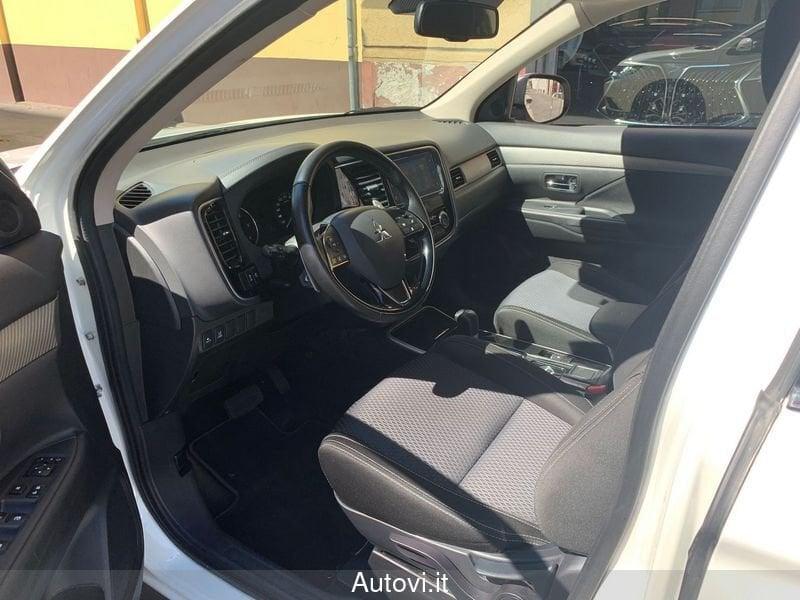 Mitsubishi Outlander 2.2 DI-D 4WD Instyle Plus SDA 7p.