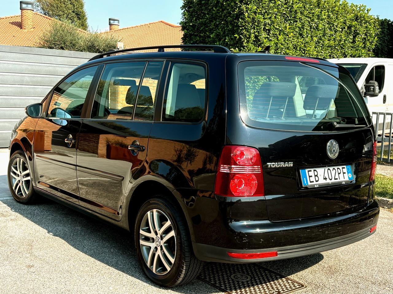 VW TOURAN 1.6 benzina- 7POSTI-U.Propr-2010