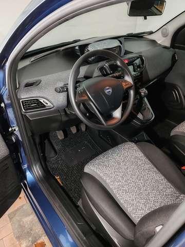 Lancia Ypsilon 1.0 FireFly 5 porte S&S Hybrid Silver