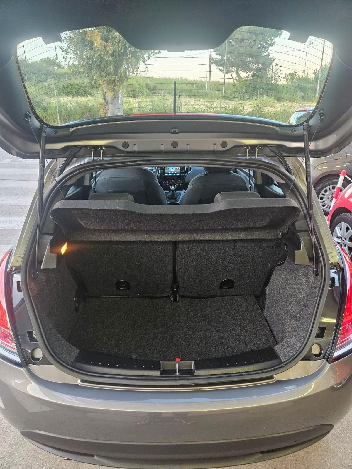 Lancia Ypsilon 1.0 Firefly Hybrid S&S GOLD 70CV