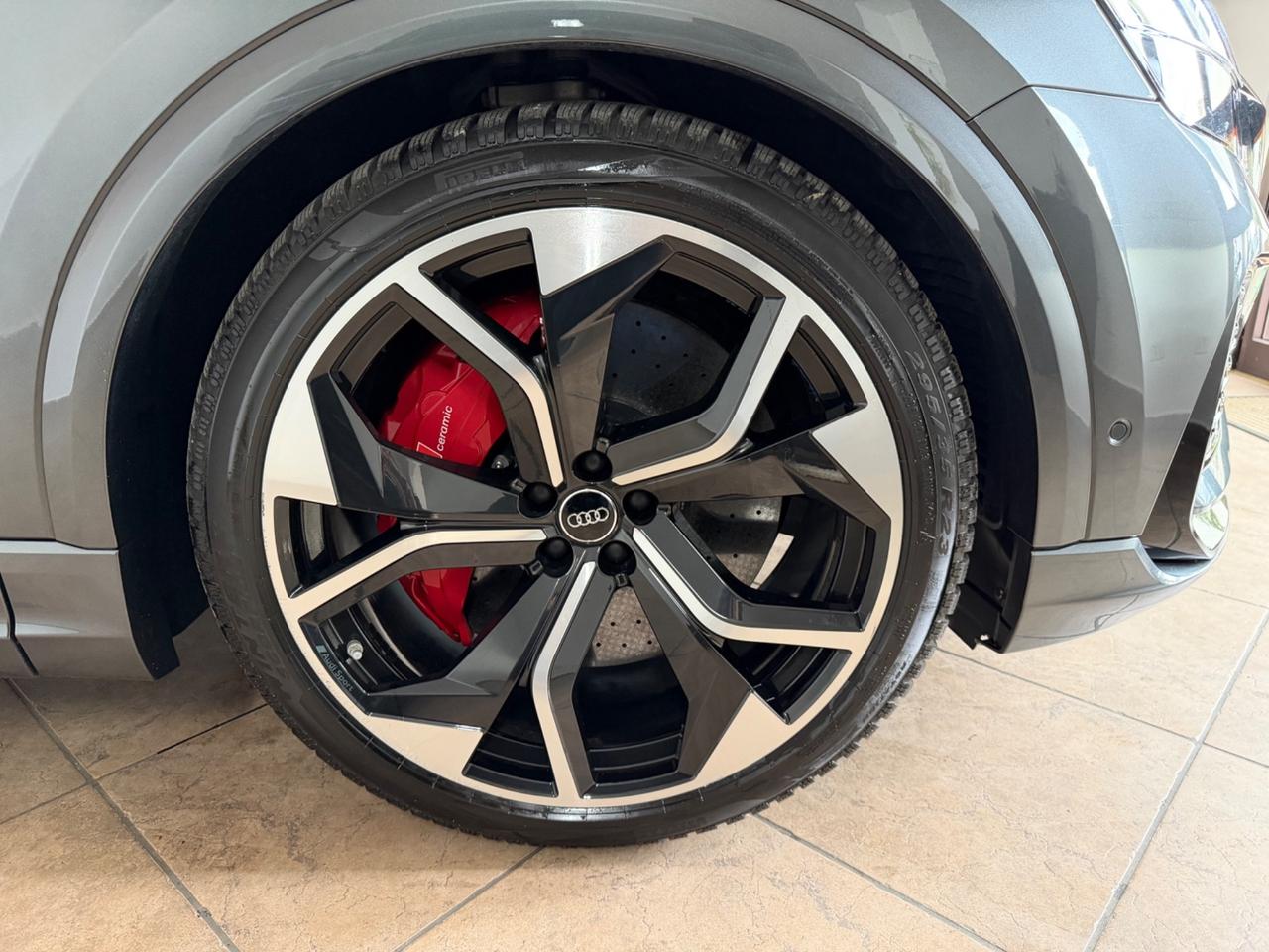 Audi Q8 RS TFSI V8 quattro tiptronic