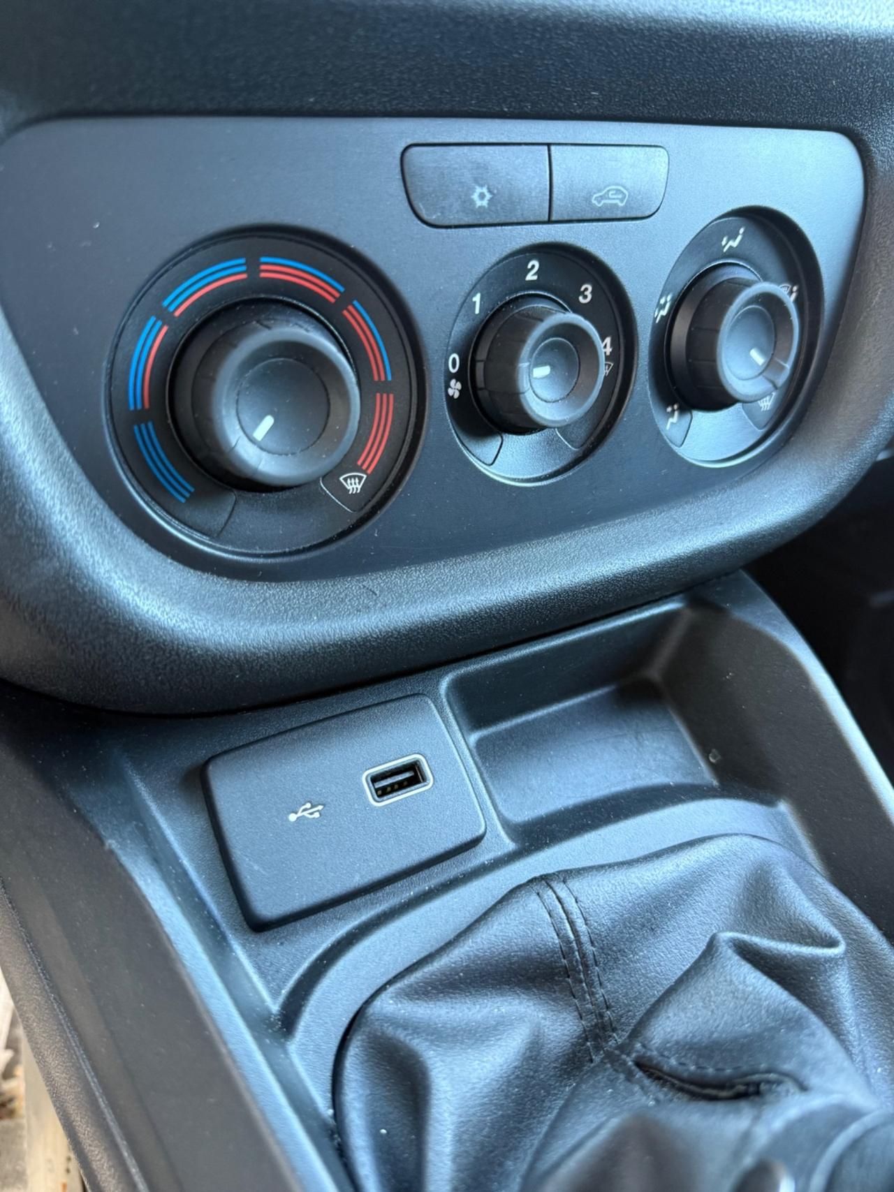Fiat Doblo MULTIJET, 3 POSTI CON NAVIGATORE,BLUETOOTH,SCHERMO TOUCH,ANDROID AUTO
