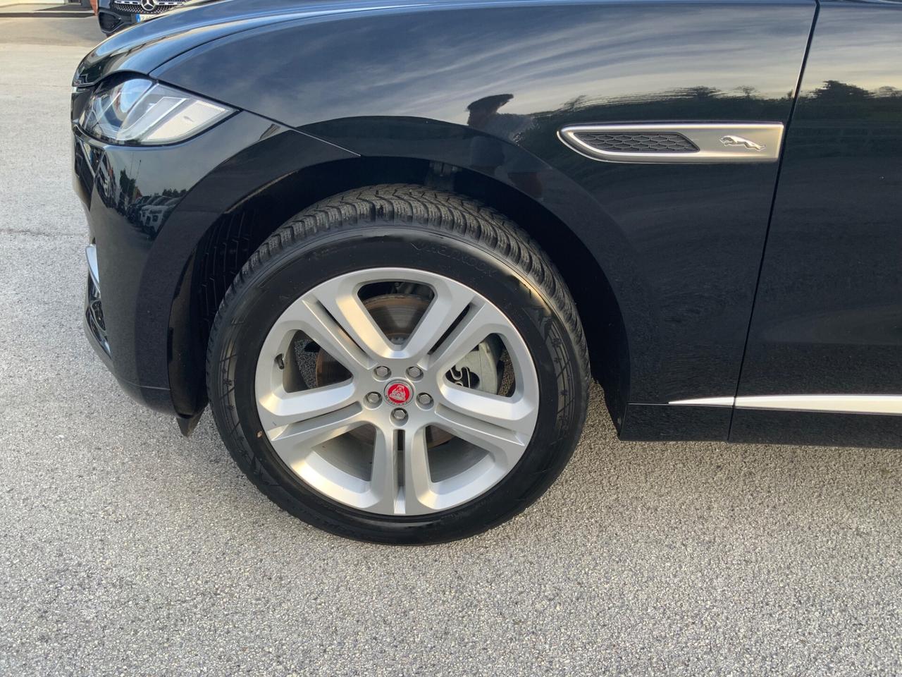 Jaguar F-Pace 2.0 D 163 CV AWD aut. SE