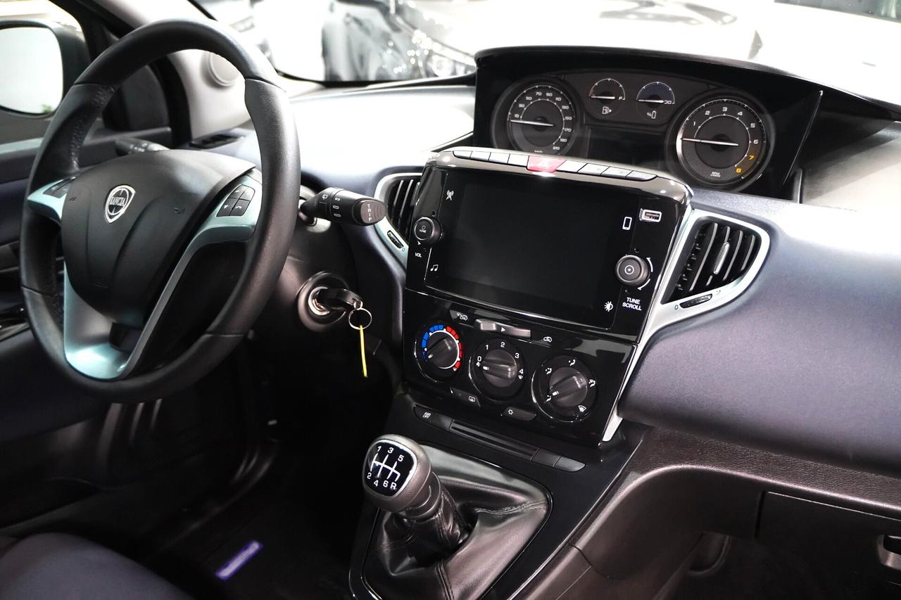 Lancia Ypsilon 1.0 FireFly 5 porte S&S Hybrid Platino