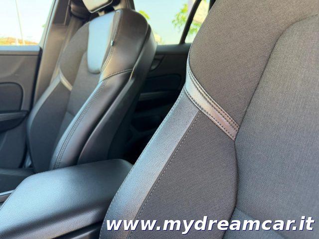 VOLVO V60 B4 (d) 197CV Geartronic Momentum Business Pro