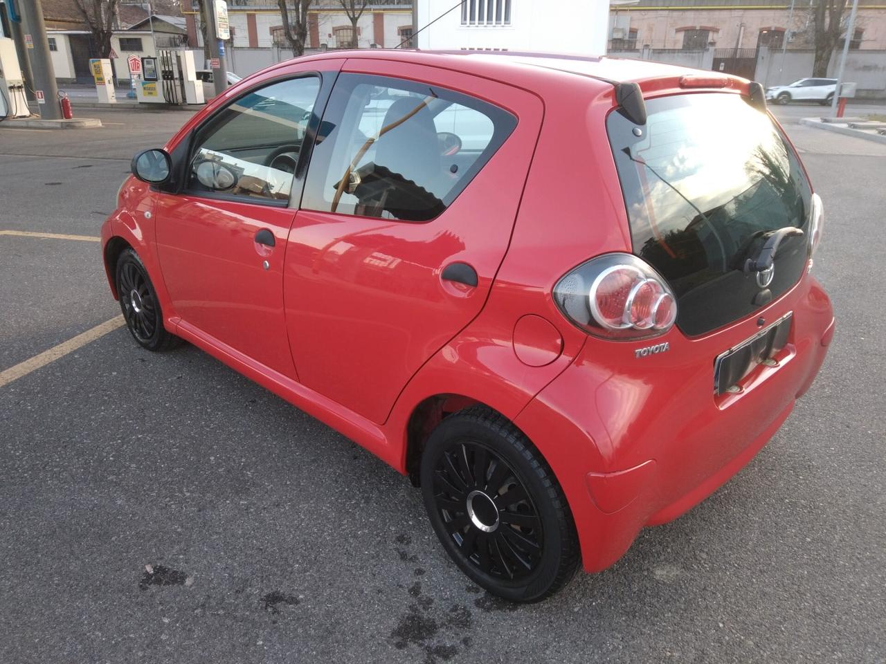 Toyota Aygo 1.0 12V VVT-i 5 porte Cool Soda Connect x neopatentati