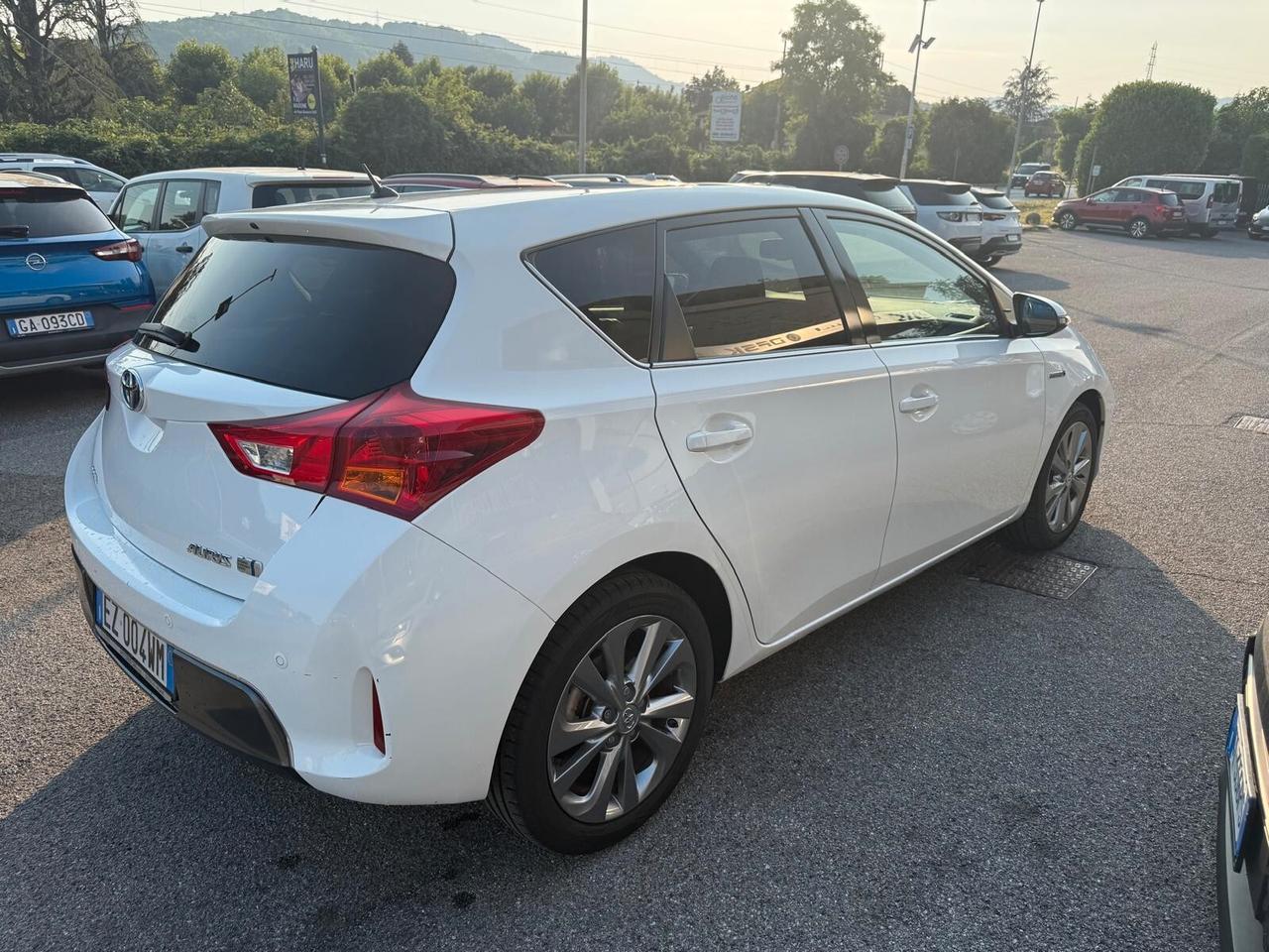 Toyota Auris 1.8 Hybrid Lounge