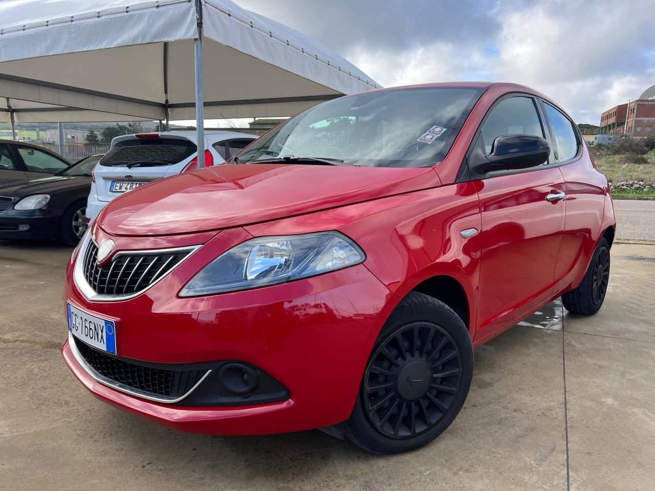 Lancia Ypsilon 1.0 FireFly 5 porte S&S Hybrid Ecochic Silver
