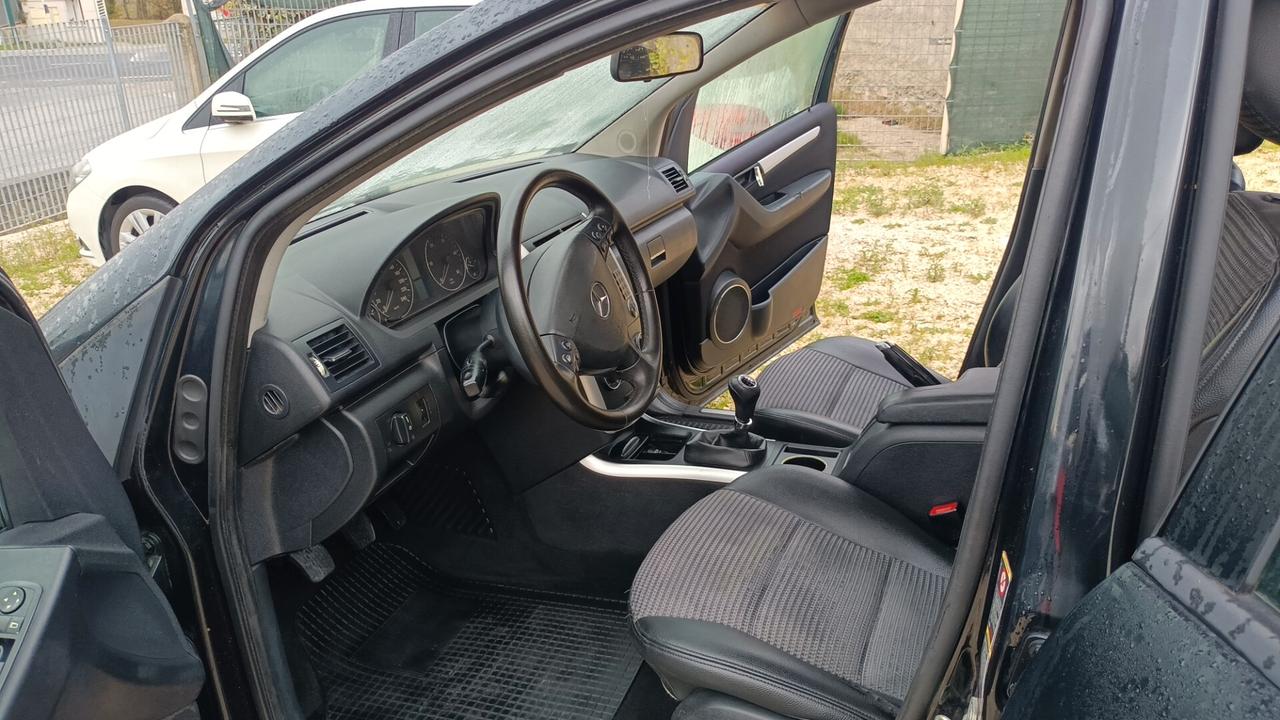 Mercedes-benz A 180 prezzo 700 euro