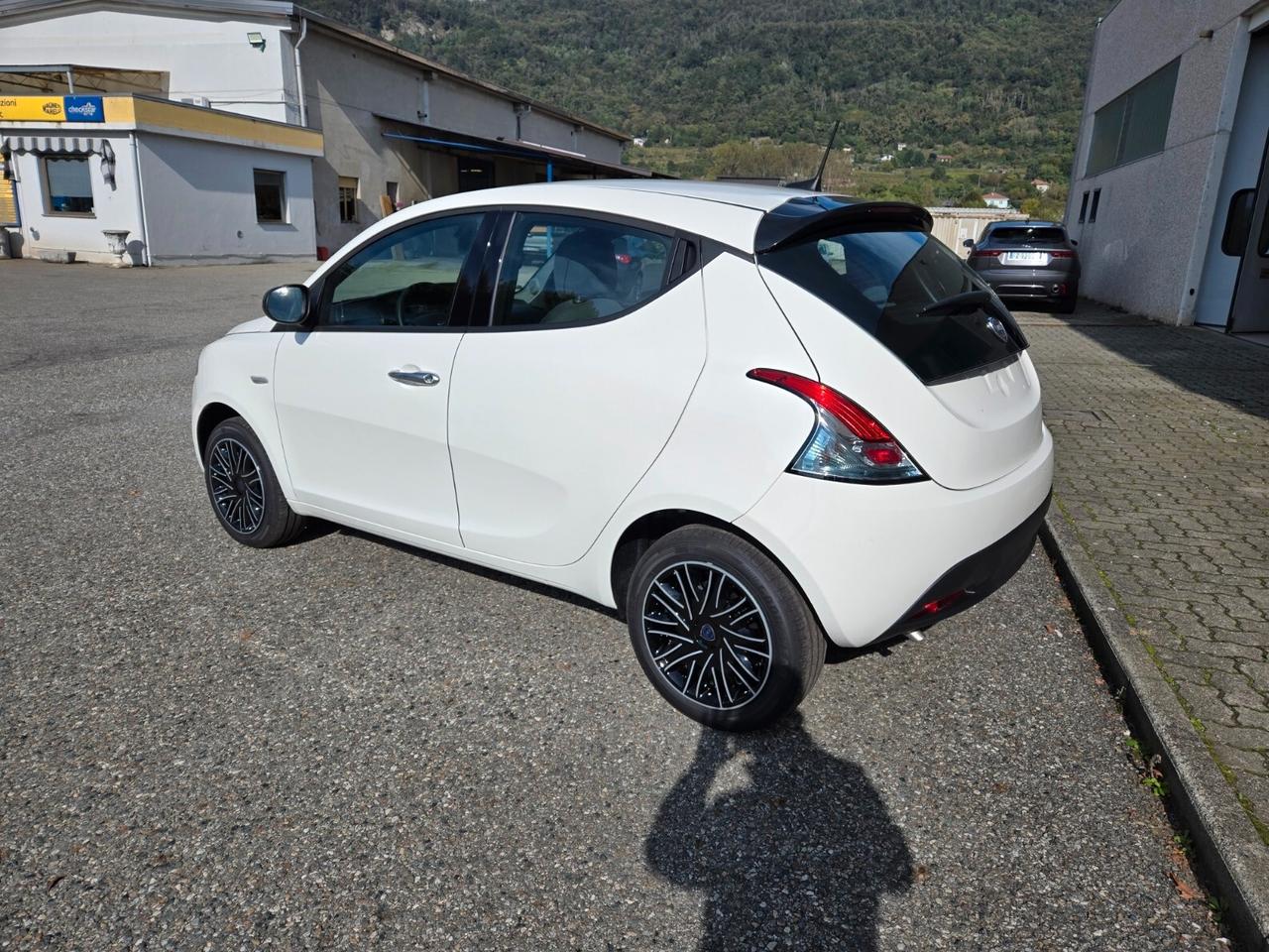 Lancia Ypsilon 1.0 FireFly 5 porte S&S Hybrid