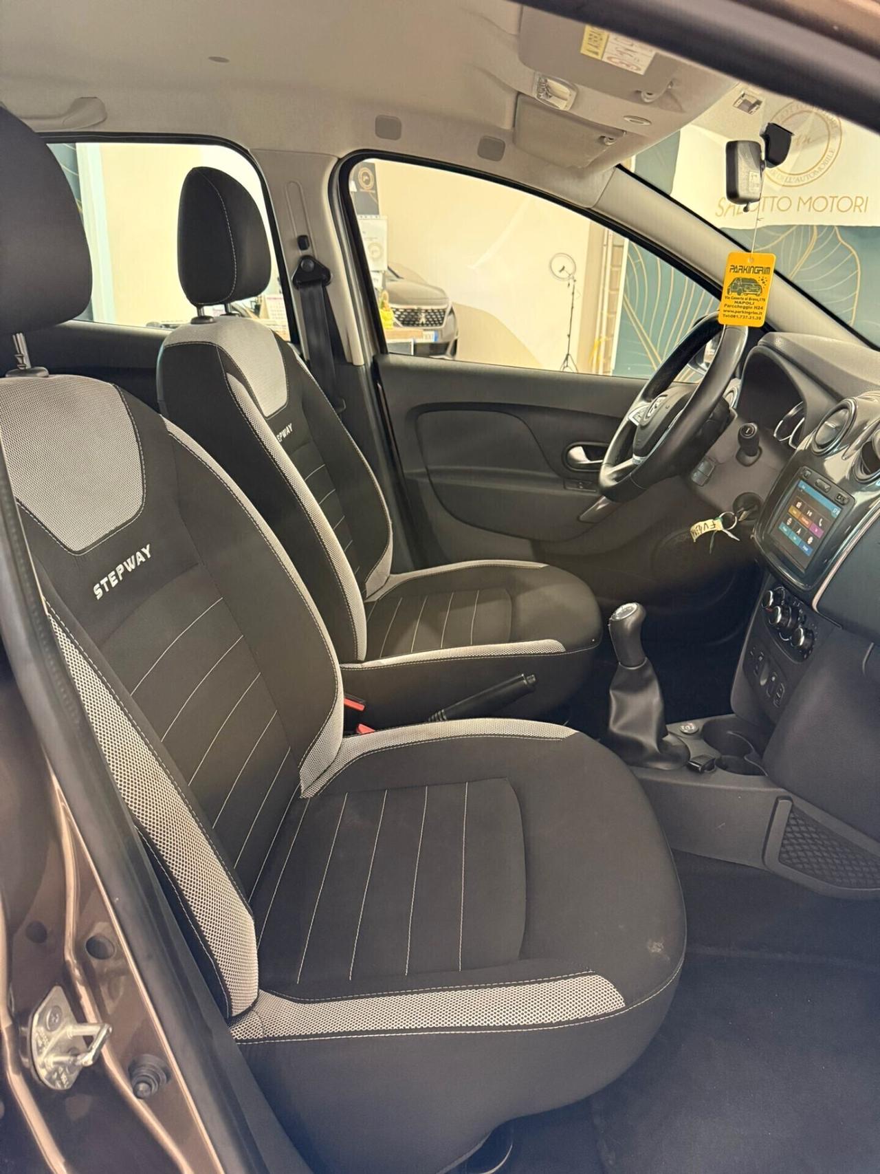 Dacia Sandero Stepway GPL 90cv SOLI 127.000 KM NEOPATENTATI