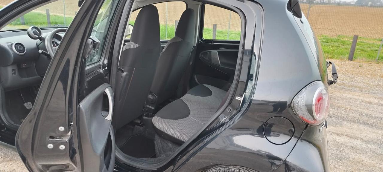 Toyota Aygo 1.0 VVT-i 69 CV 5 porte x-cool