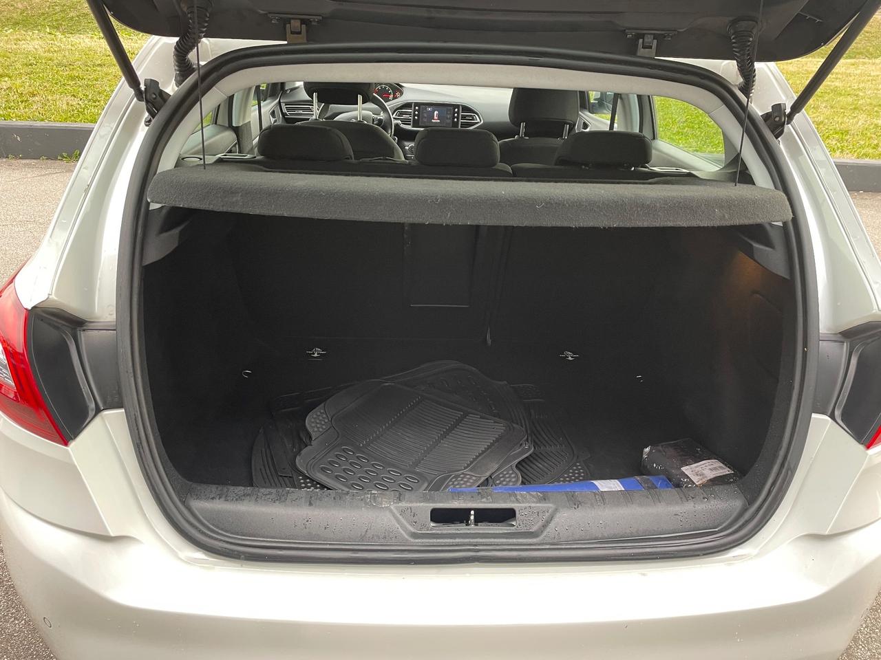 Peugeot 308 1.2 VTi 82 CV Neopatentati