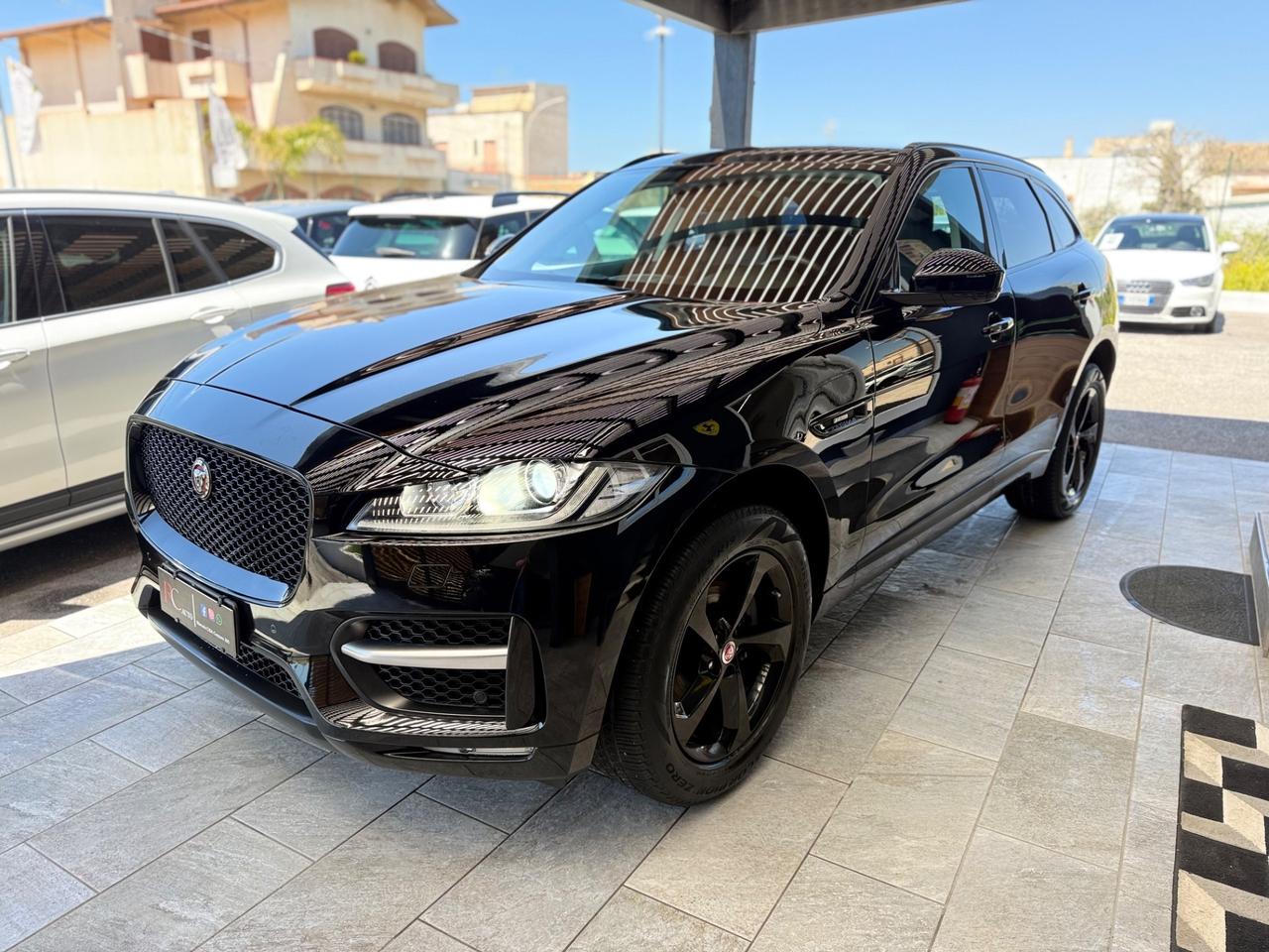 Jaguar F-Pace 2.0 D 180 CV AWD R-Sport motore nuovo