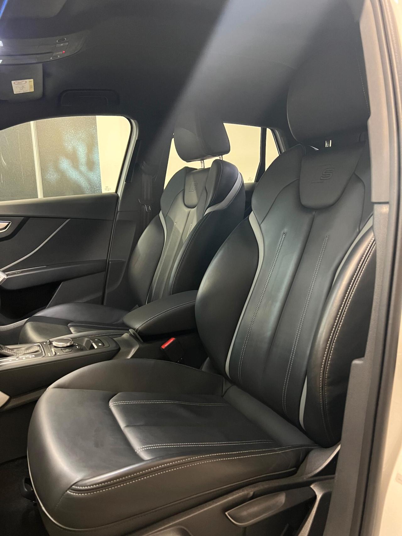 Audi Q2 SQ2 TFSI quattro S tronic sport attitude