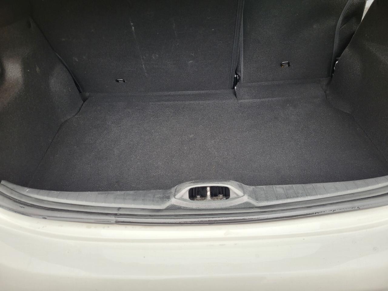 PEUGEOT 208 1,4 HDI-UNICO PROPRIETAR-4 REVISIONI