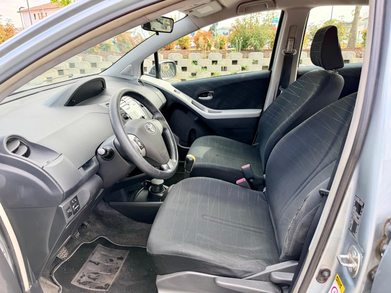 Toyota Yaris 1.3 5 p NAVI 2A SERIE