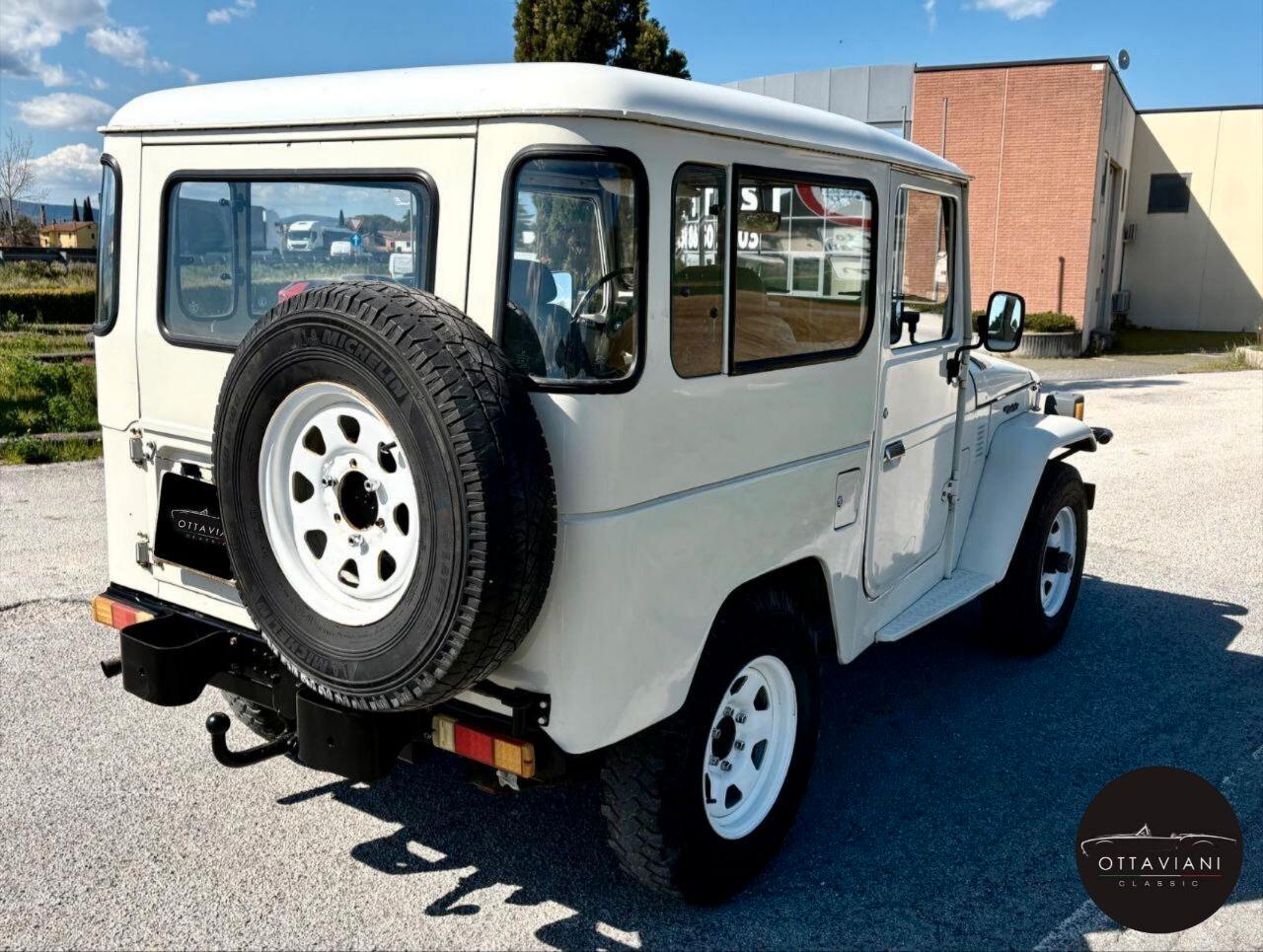 Toyota Land Cruiser BJ40 Trasformabile con centina