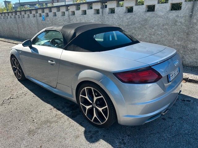 Audi TT Roadster 2.0 TFSI quattro S tronic line