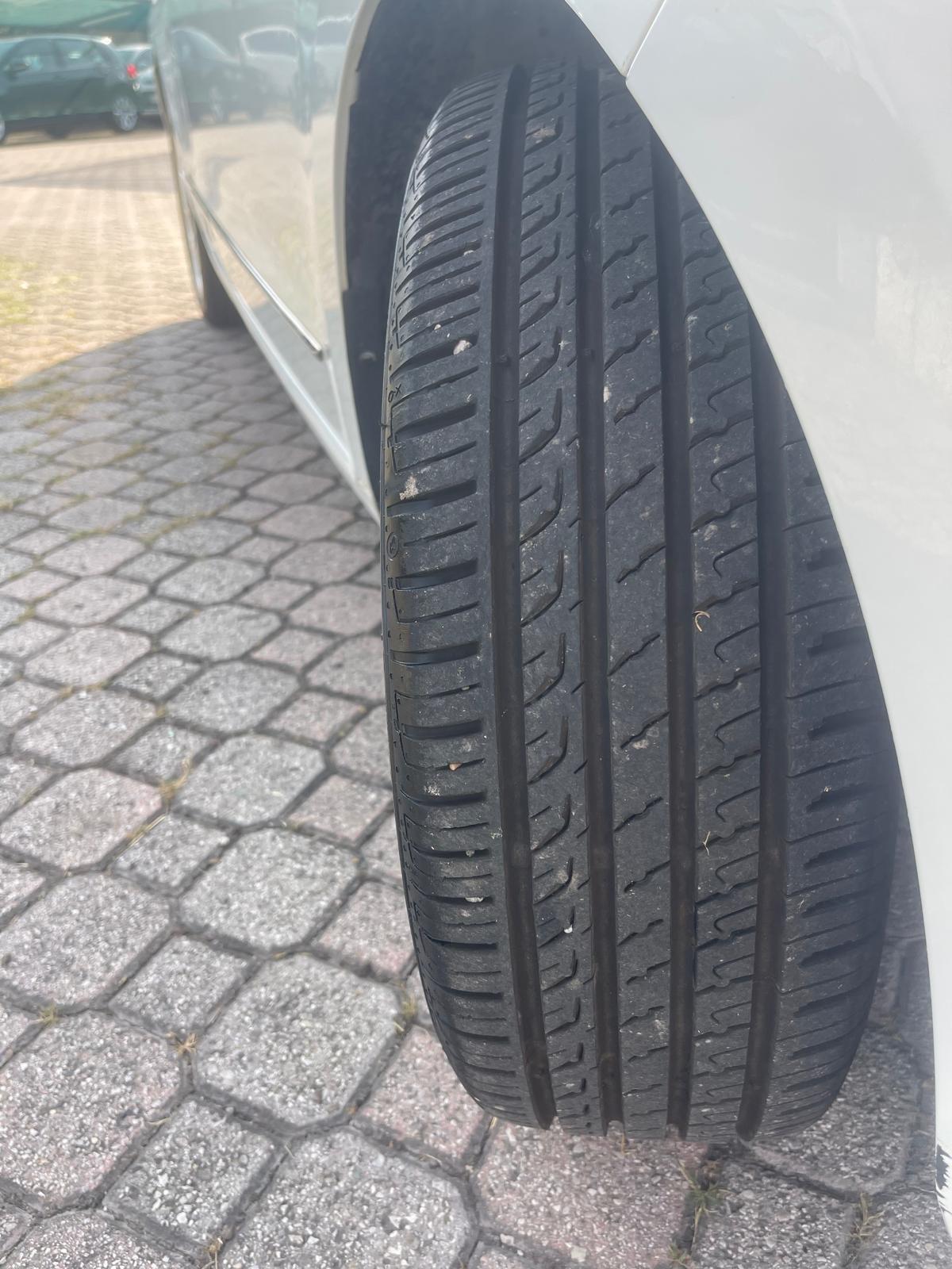Volkswagen up! 1.0 75 CV 3p. high