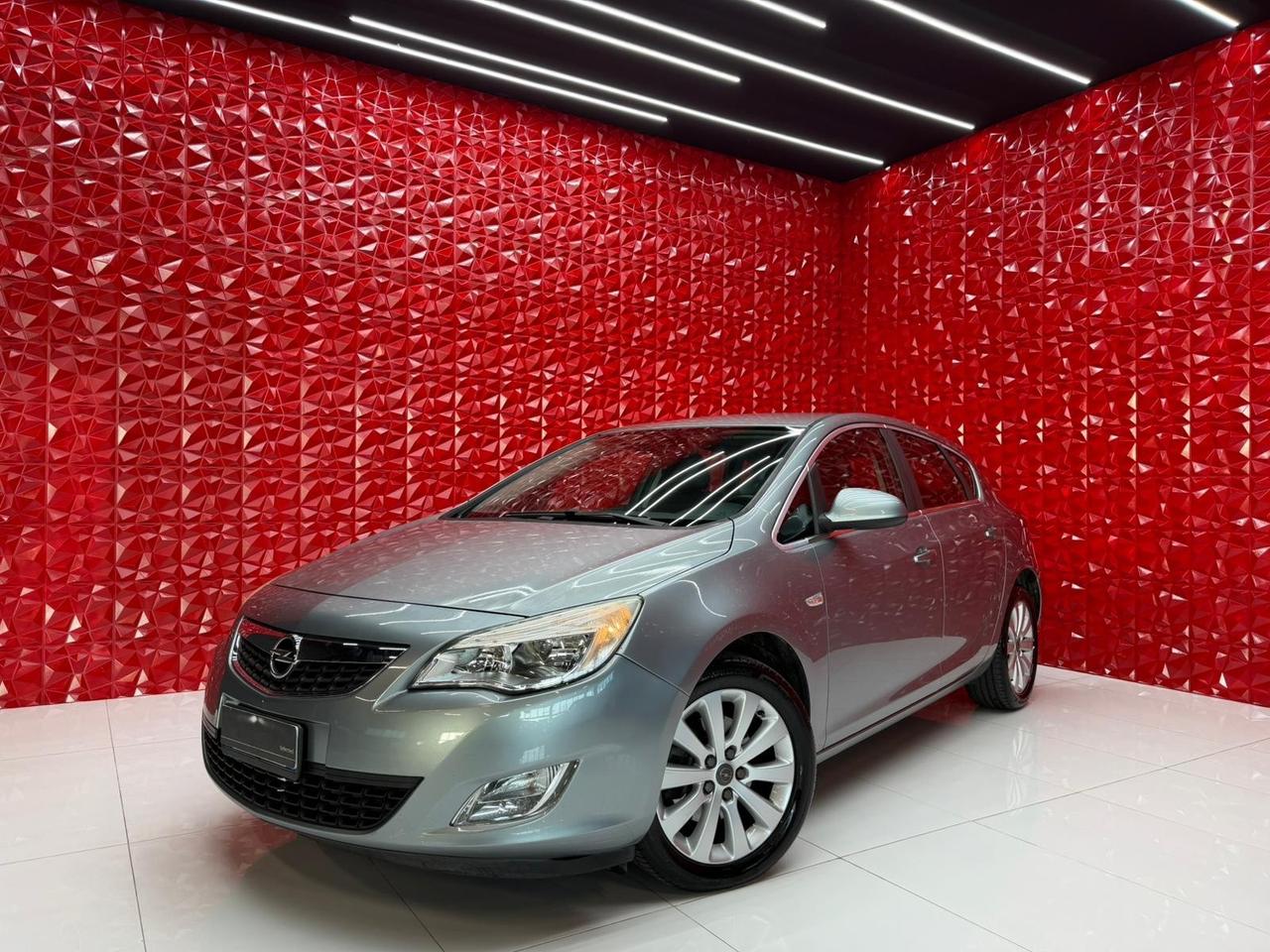 Opel Astra 1.7 CDTI 110CV 5 porte Cosmo OK NEOPATENTATI