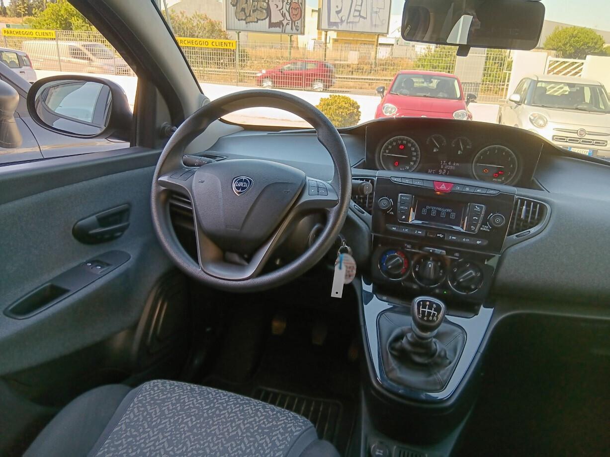 Lancia Ypsilon Hybrid Silver 1.0 (70 cv)