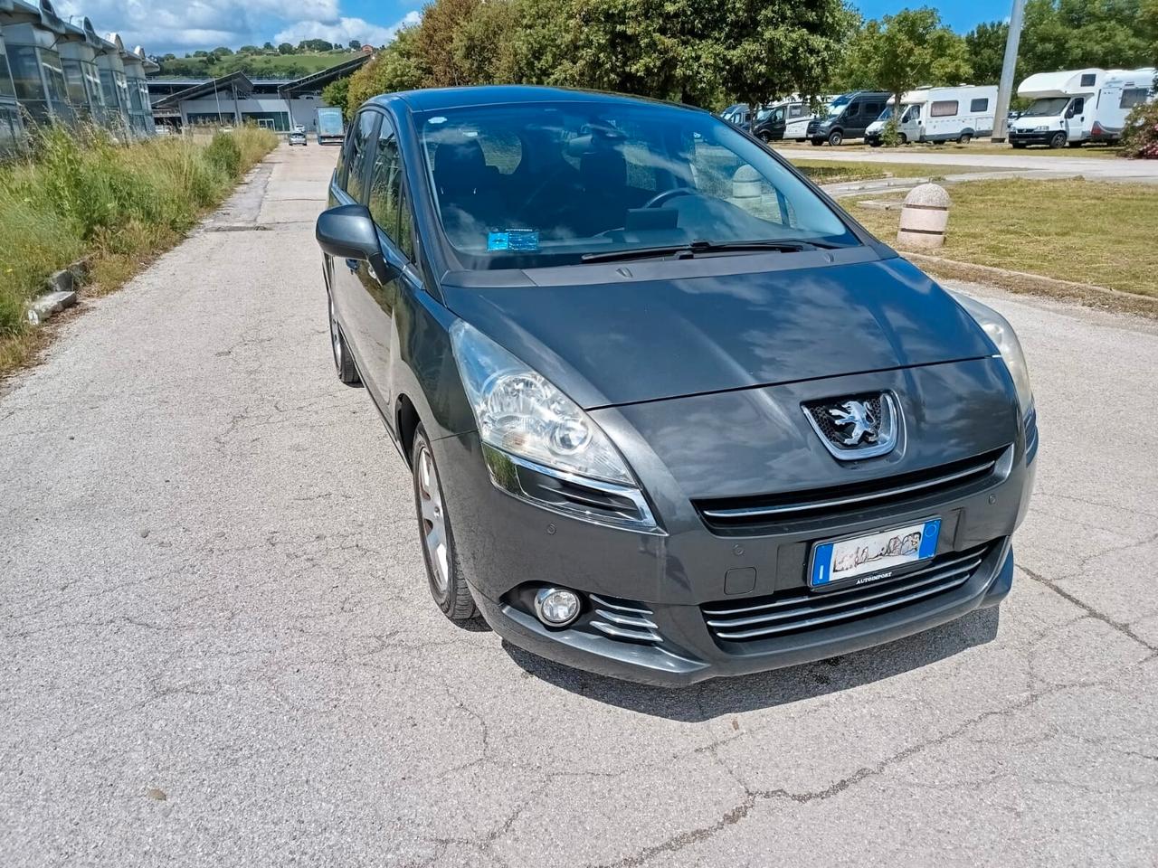 Peugeot 5008 1.6 HDi 110CV cambio robotizzato Féline