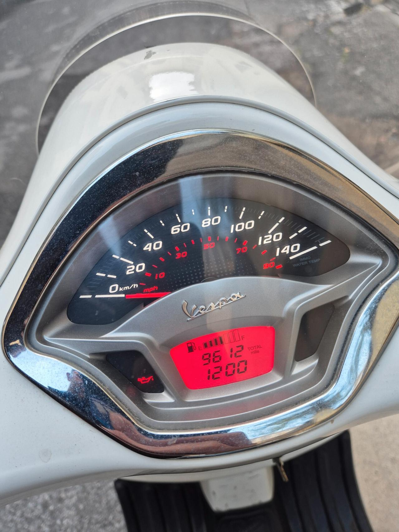 Piaggio Vespa 300 GTS