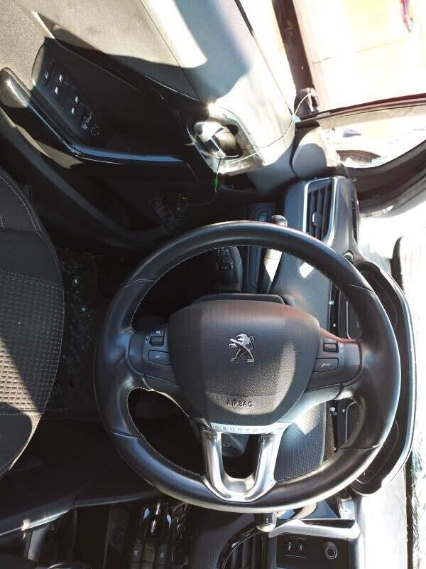 Peugeot 208 PureTech 82 5 porte Allure