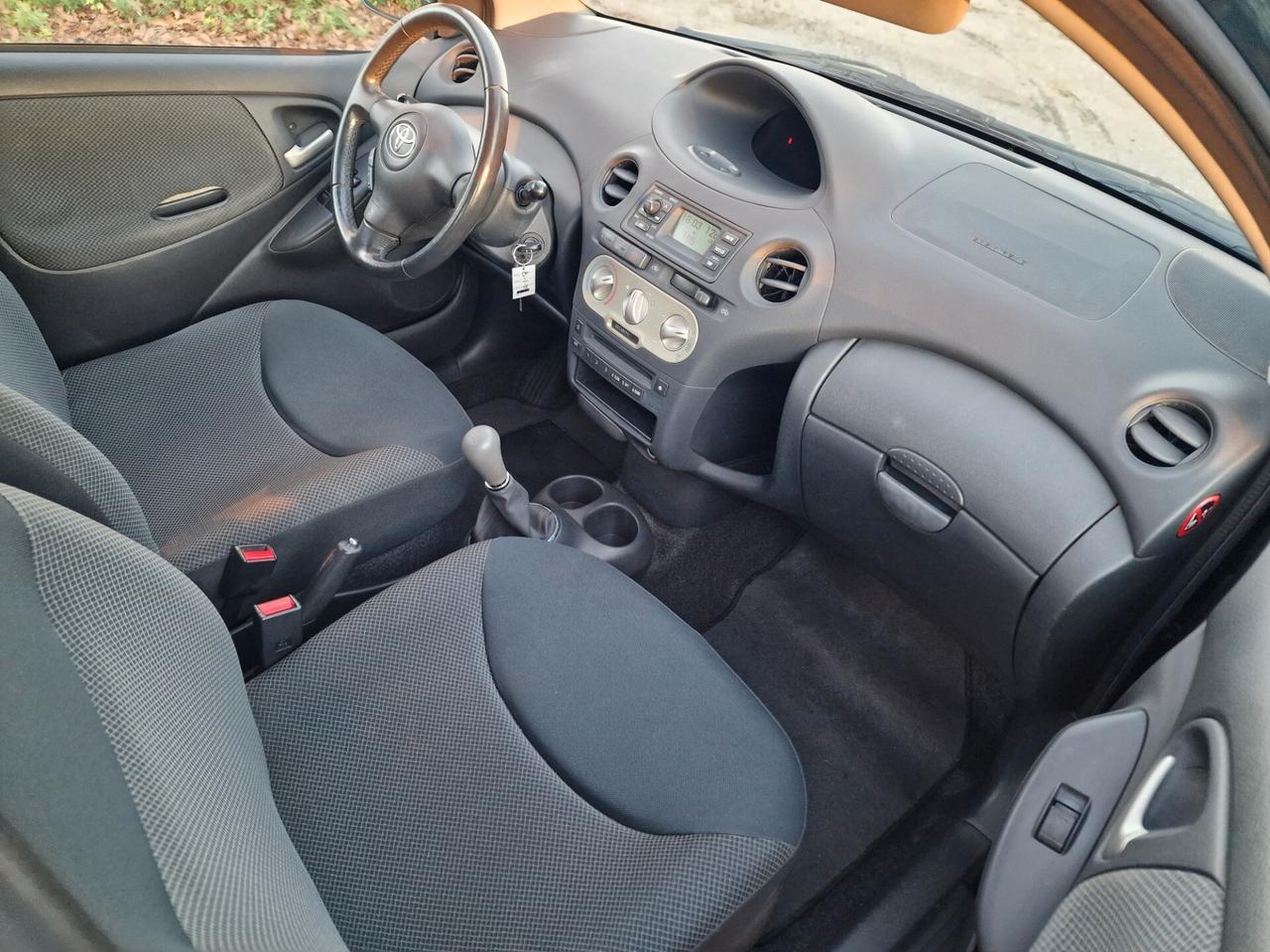 Toyota Yaris 1.0i 16V 5p