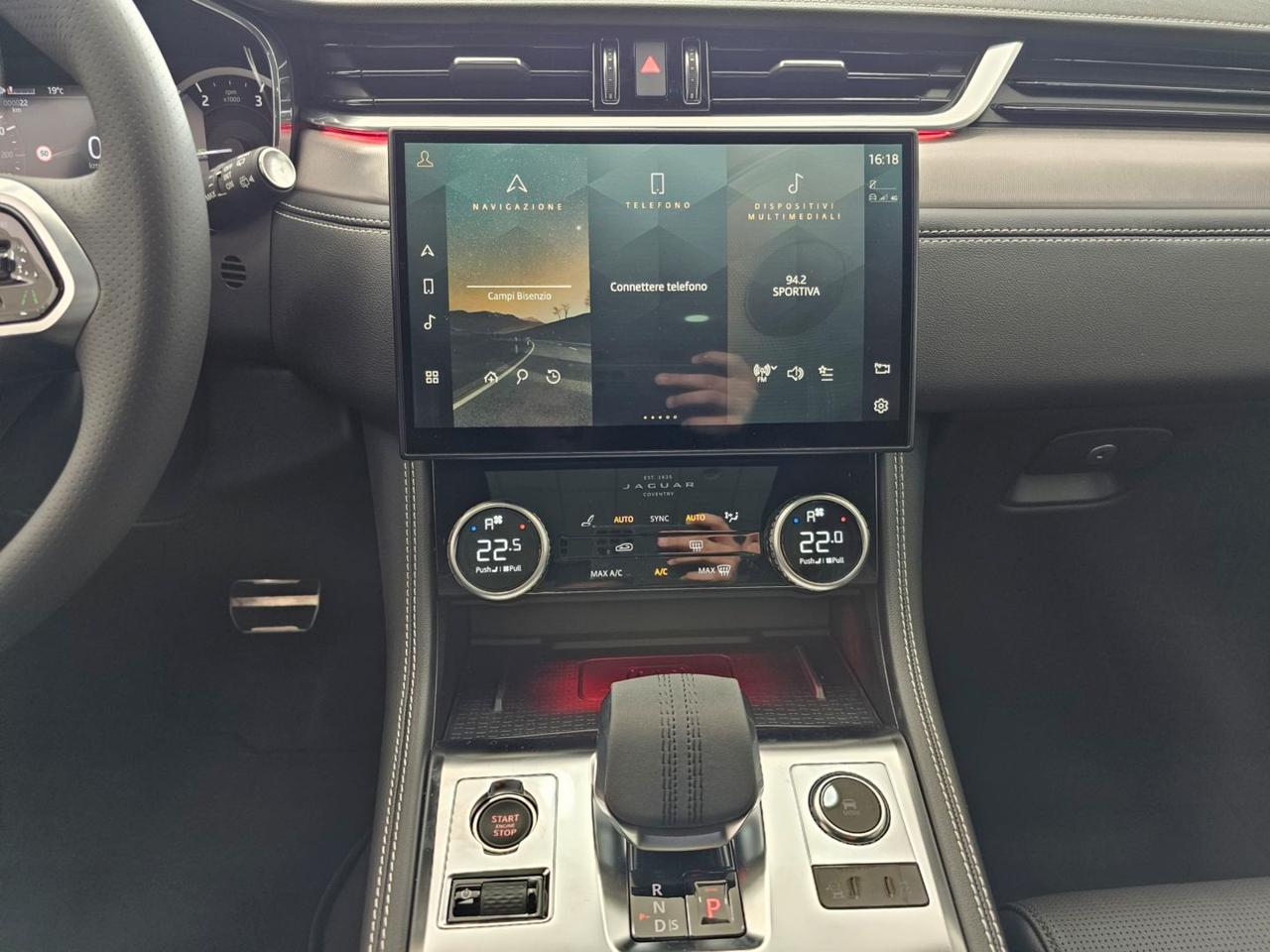 Jaguar F-Pace 2.0 D204 R-Dynamic SE awd auto camera