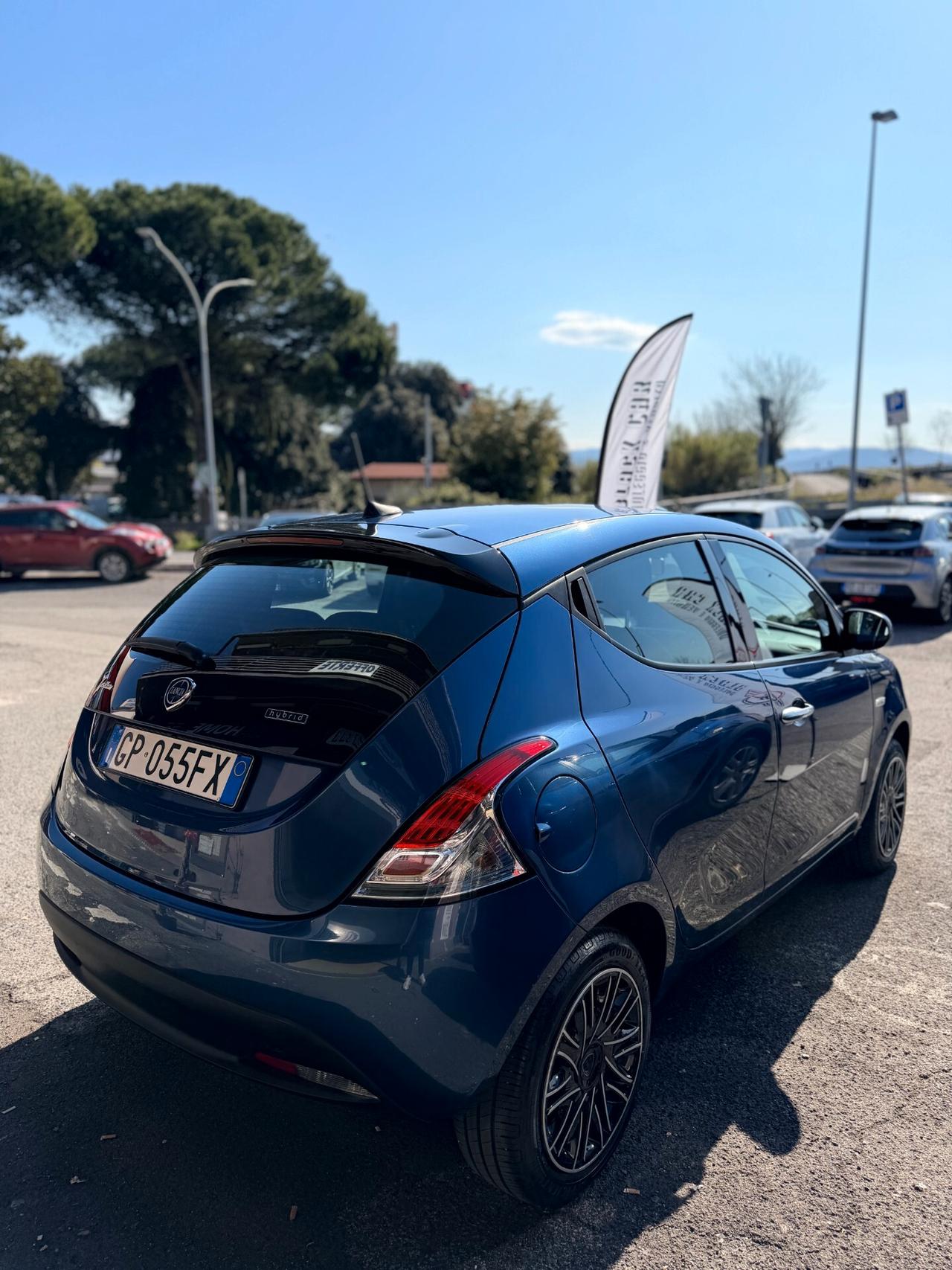 Lancia Ypsilon 1.0 FireFly 5 porte S&S Hybrid Silver