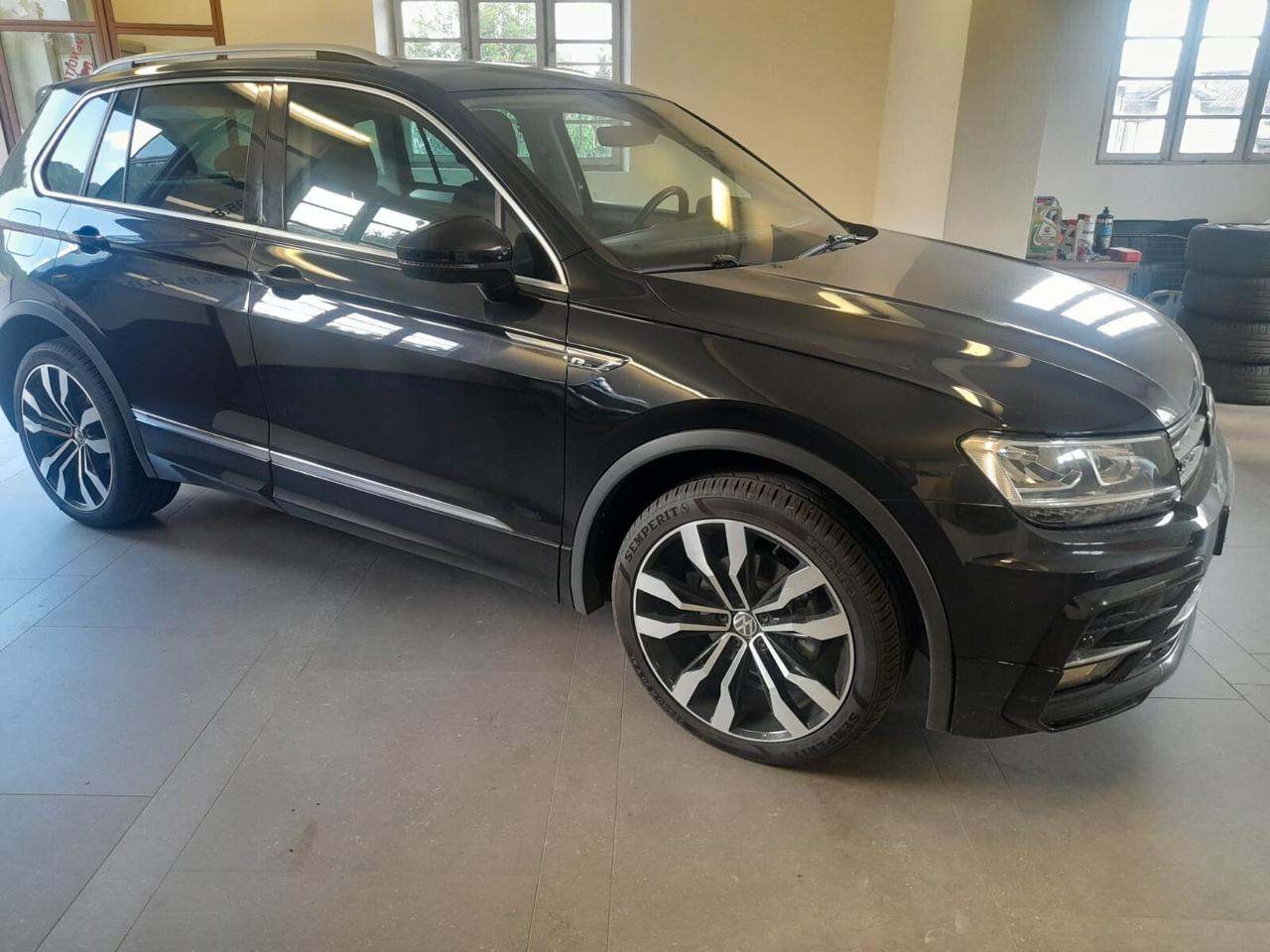Volkswagen Tiguan 2.0 TDI SCR 4MOTION Sport R-Line