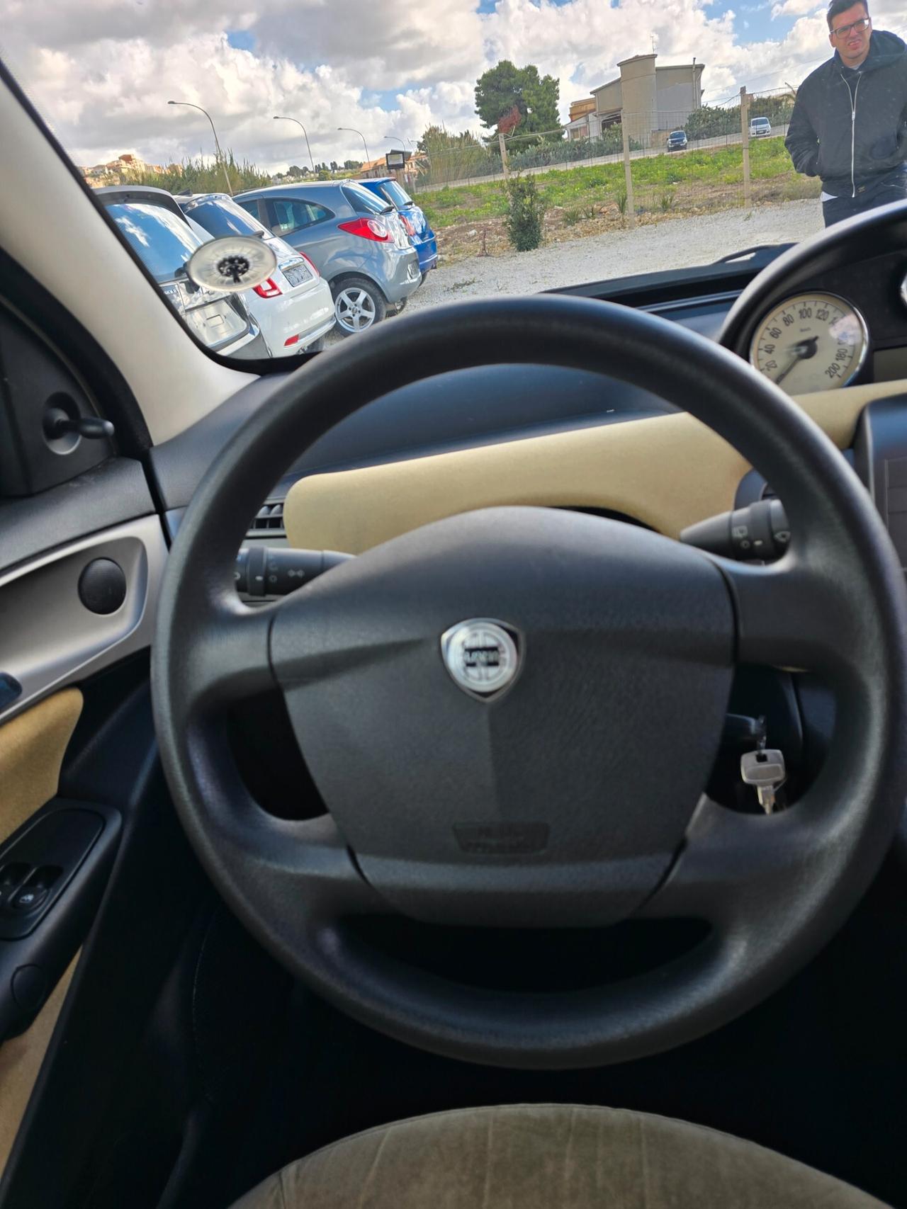 Lancia Ypsilon 1.3 MJT 75 CV Argento