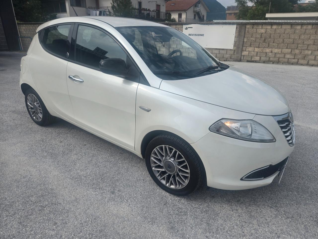 Lancia Ypsilon 1.2 69 CV 5 porte GPL Ecochic Gold